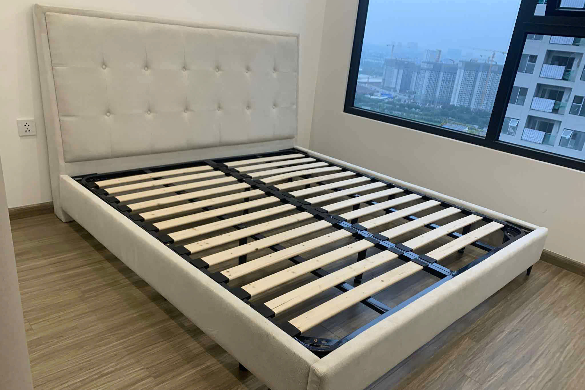 ERADO BÀN GIAO THÀNH CÔNG GIƯỜNG NGỦ VẢI CHO CĂN HỘ GIA ĐÌNH CHỊ TRANG TÂY MỖ